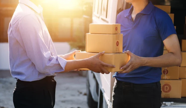 Equipo configurando operación de fulfillment